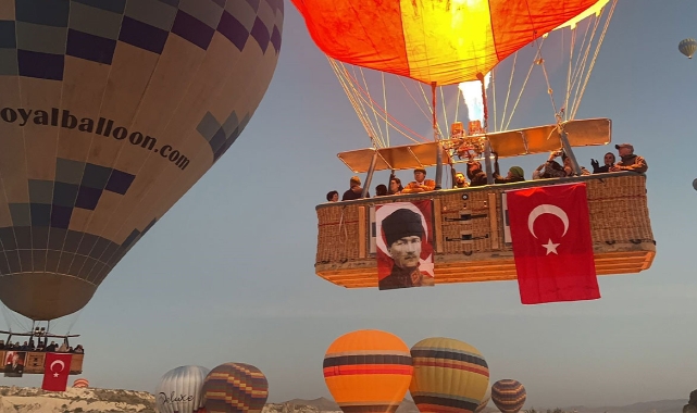 Gökyüzünde Cumhuriyet coşkusu