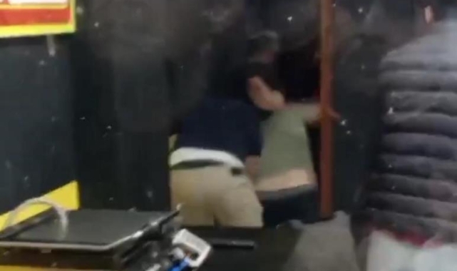 Hırsızlık şüphelisine esnaftan meydan dayağı