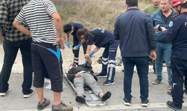 İki araç kafa kafaya çarpıştı: 4 yaralı