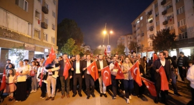 İnegöl'de 100. yıl coşkusu caddelere sığmadı
