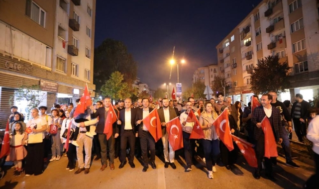 İnegöl'de 100. yıl coşkusu caddelere sığmadı