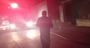 İnegöl'de mobilya imalathanesinde yangın