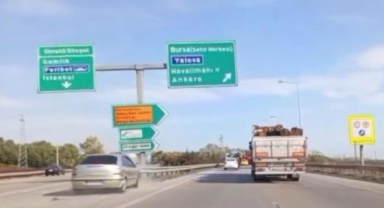 Kararsız sürücü otobanda refüje böyle daldı