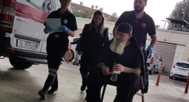 Kiracısının parmağını ısırarak kırdı
