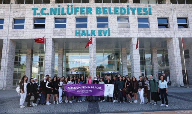 Kız çocukları Nilüfer’den dünyaya dostluk ve barış mesajı verdi