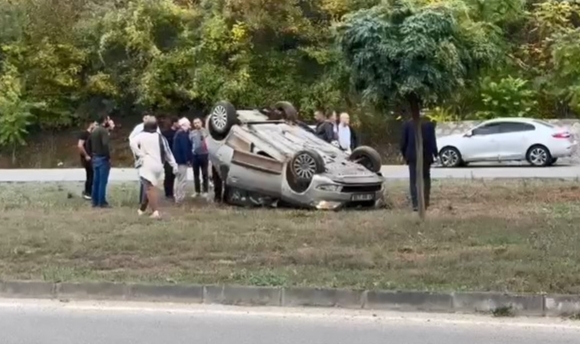 Kontrolden çıkan araç takla attı, genç çift yaralandı