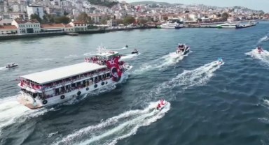 Mudanya’da 100. yıl coşkusu denize taştı