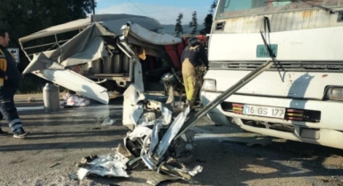 Mustafakemalpaşa'da feci kaza: 1 ölü, 5 yaralı