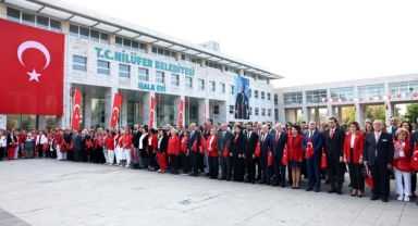 Nilüfer’de Bayram kutlamalarının ilk adresi Atatürk anıtı