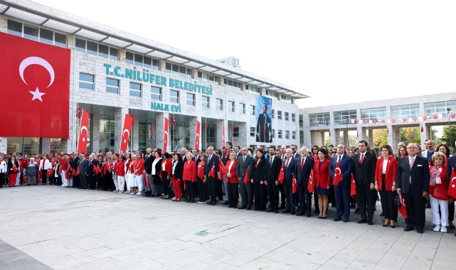 Nilüfer’de Bayram kutlamalarının ilk adresi Atatürk anıtı