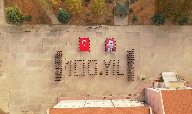 Orhaneli'de 230 öğrenciden 100. Yıl koreografisi
