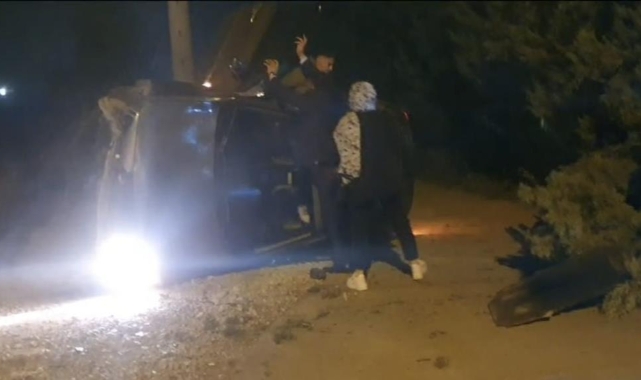 Otomobil ağaca çarpıp devrildi