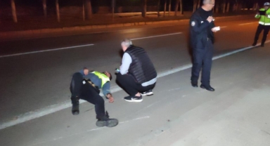 Otomobil sürücüsü motosiklete çarpıp kaçtı