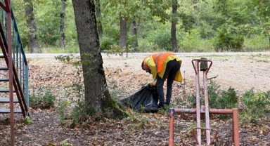 Piknikçilerin bıraktığı çöpleri topladılar