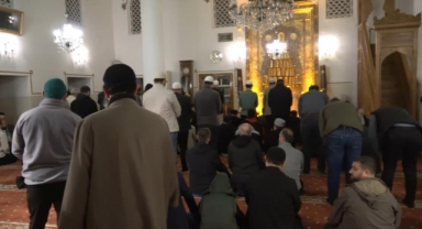 Şehitler için dua okuyup çorba dağıttılar