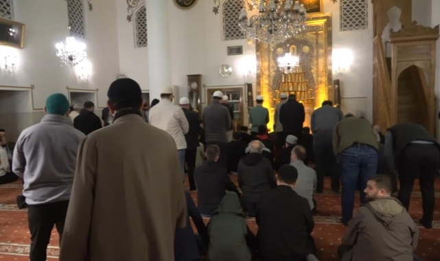 Şehitler için dua okuyup çorba dağıttılar