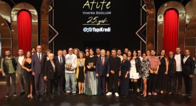 Tiyatronun en prestijli ödülü Nilüfer Kent Tiyatrosu’na