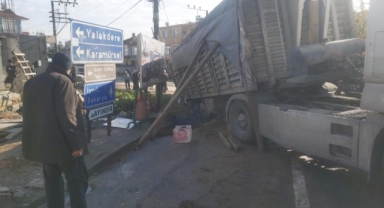 25 tonluk tır kanala düştü