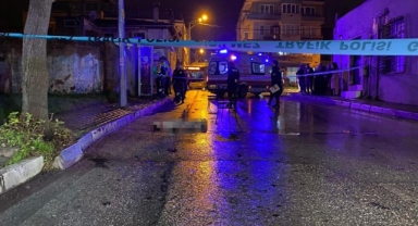 Annesinin elini bırakıp yola fırladı,can verdi