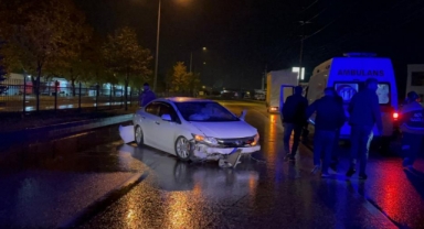 Bariyerlere çarpan otomobilde 5 kişi yaralandı