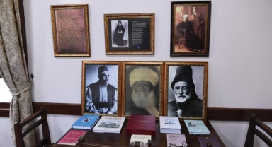 Bu kütüphanede 700 yıllık şiir mirası var
