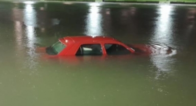 Buğulanan camdan yolu göremeyince gölete düştü