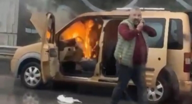 Bursa'da 3 araç alev alev yandı