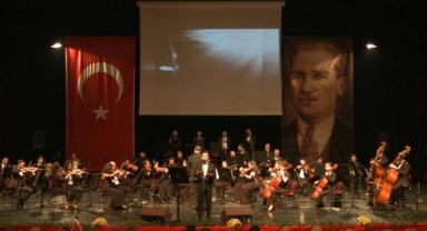Cumhuriyetin 100. yılında Atatürk şarkılarla anıldı