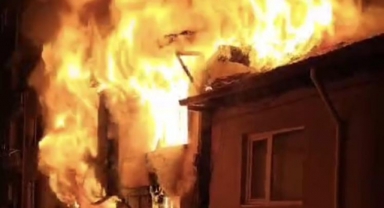 Devrilen ısıtıcı evi küle çevirdi: 1 yaralı