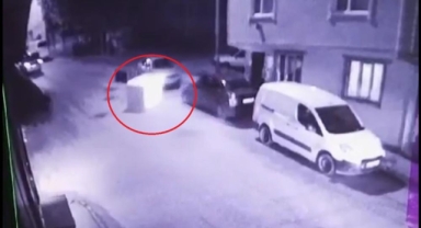 Fırtına insanları,motosikleti ve dolabı böyle uçurdu