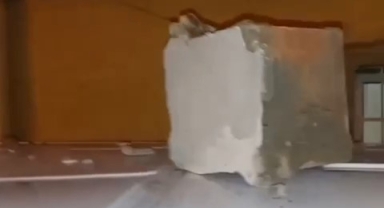 Fırtınada servis minibüsünün içine baca düştü