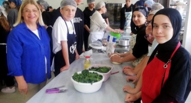 Geleceğin şefleri Girit yemeklerini öğrendiler