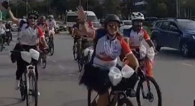 Gelin almaya bisikletlerle geldiler