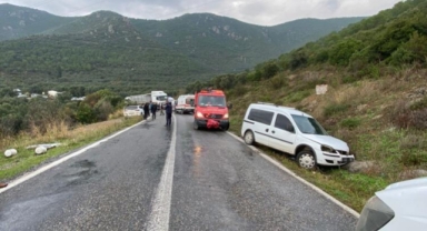 Gemlik'te servis minibüsü devrildi: 3 yaralı