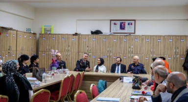 Jandarmadan şehit kızına öğretmenler günü sürprizi