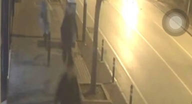 Kapkaççıların hırsızlık anı kamerada