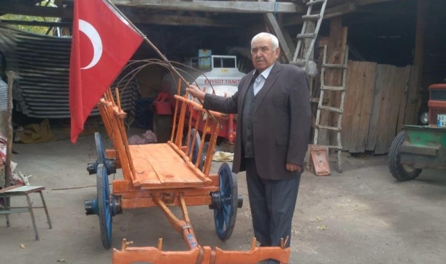 Kurtuluş Savaşı'nda mühimmat taşınan arabanın aynısını yaptı