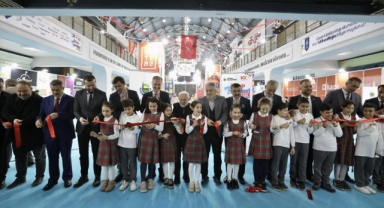 Mobilyanın başkenti İnegöl'de Kitap Mevsimi başladı