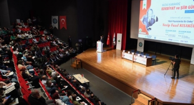 Necip Fazıl Kısakürek’in hayatı ve eserleri konuşuldu