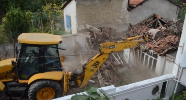 Osmangazi’de metruk binalar bir bir yıkılıyor