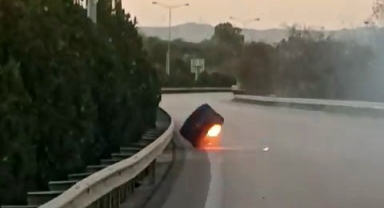 Seyir halindeki kamyonun tekerleği koptu