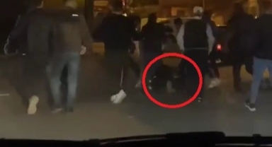 Tekme ve sopalar havada uçuştu
