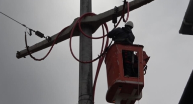 UEDAŞ ekipleri,elektrik kesintileri için aralıksız çalışıyor