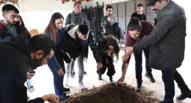 Üniversite öğrencilerine kompost eğitimi