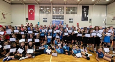 Voleybol Şenliği’nde 800 çocuk buluştu