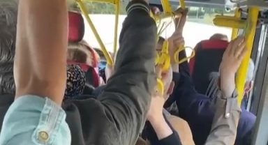 Yolcuya kızan şoför hareket etmedi