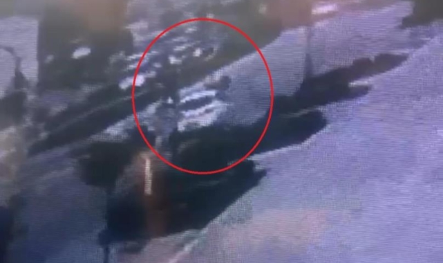 Yolun karşısına geçen bisikletliye otomobil çarptı