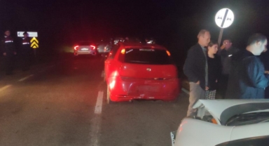 Zincirleme kazada 3 araç birbirine girdi: 3 yaralı