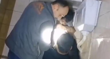 8 yaşındaki çocuk yavru kediyi kurtardı