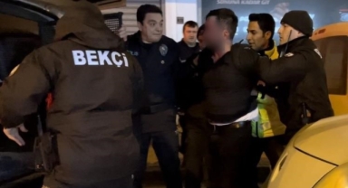 Alkollü sürücü polis ekiplerine saldırdı